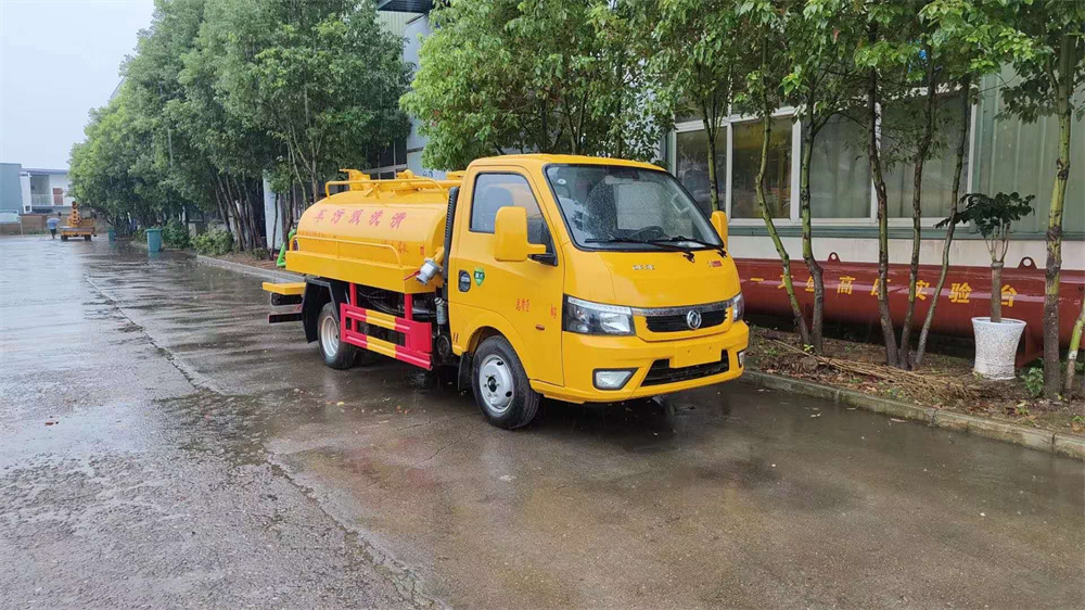 藍(lán)牌可進(jìn)地下室清洗吸污車—東風(fēng)途逸3方清洗吸污車