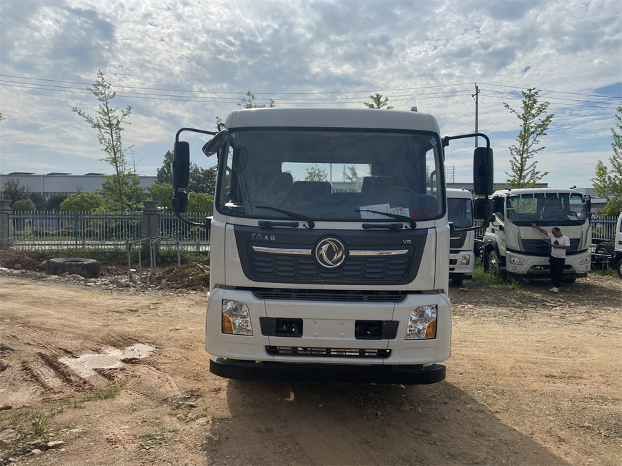 東風天錦（3950，康明斯185）國六 內飾照片圖