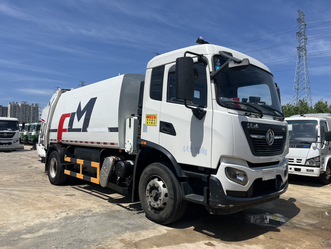 二手福龍馬14方壓縮 2??年份：2021年6月 3??發(fā)動(dòng)機(jī)：康機(jī)230馬力，國六 4??底盤配置：東風(fēng)天錦底盤，4500軸距，六檔變速箱，275真空胎 5?